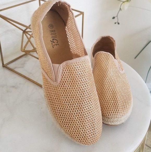 Rouge mesh gold shoes. - Picture 5 of 8